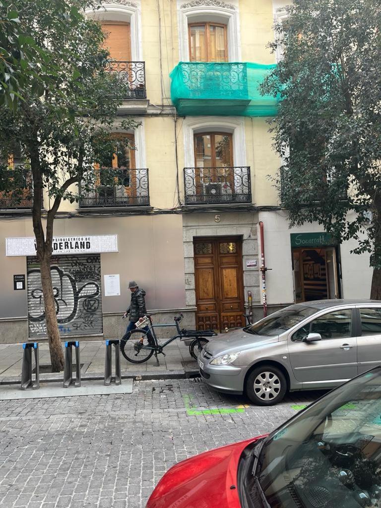 Exyca Malasana Madrid Buitenkant foto